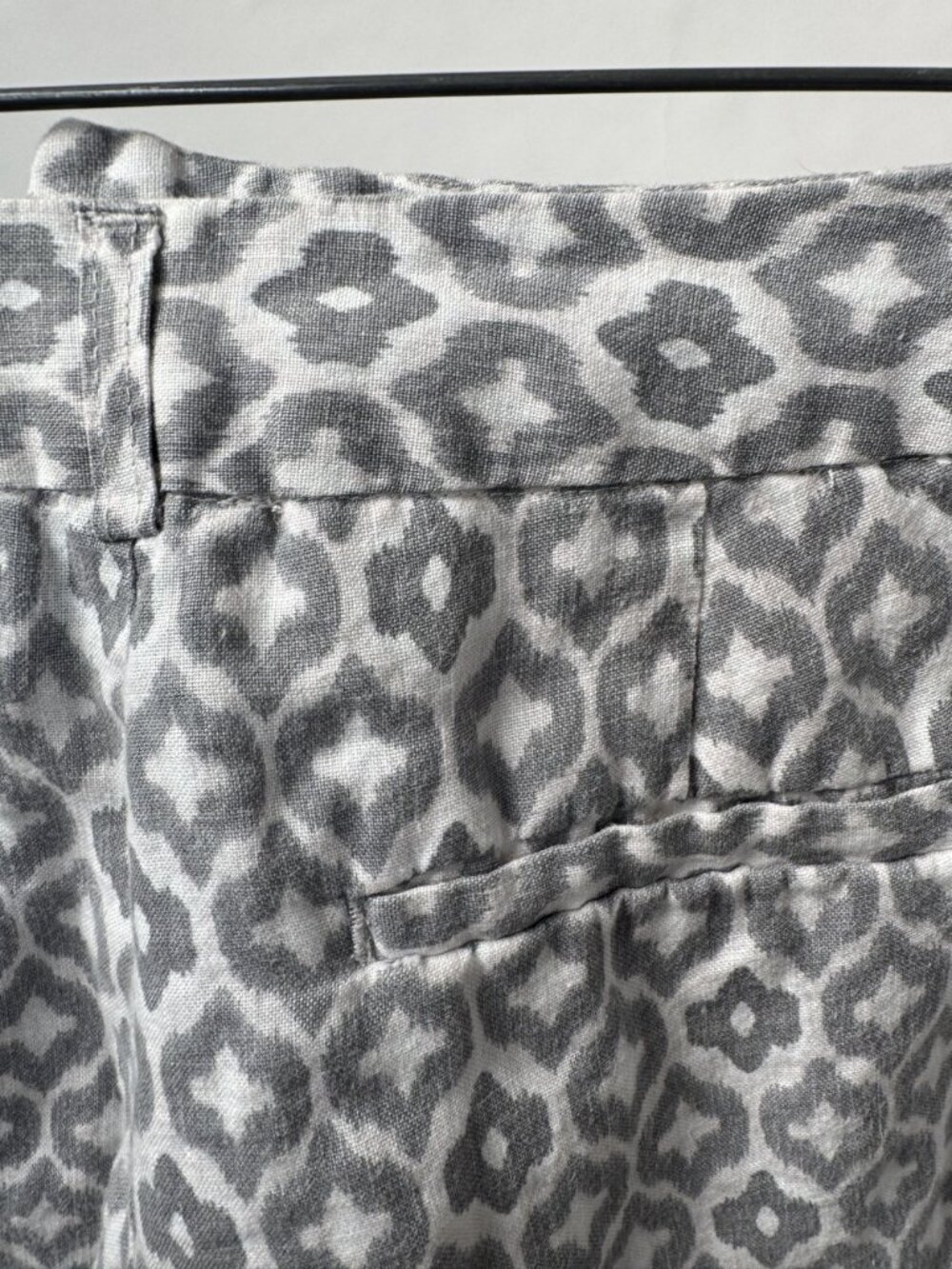 Cynthia Rowley Gray & White Linen Shorts Womens Size 4 Lightweight Ikat Print - Picture 14 of 16